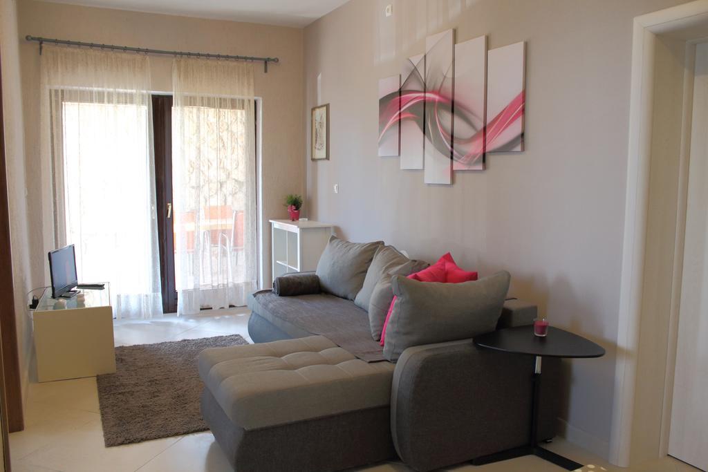 לובראן Apartments Basan מראה חיצוני תמונה