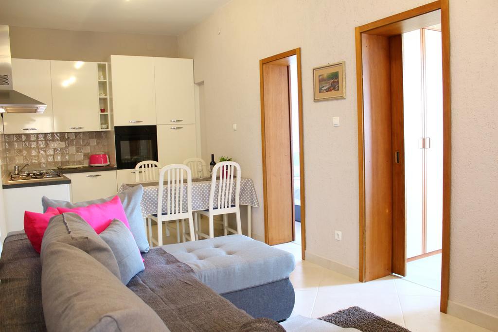 לובראן Apartments Basan מראה חיצוני תמונה